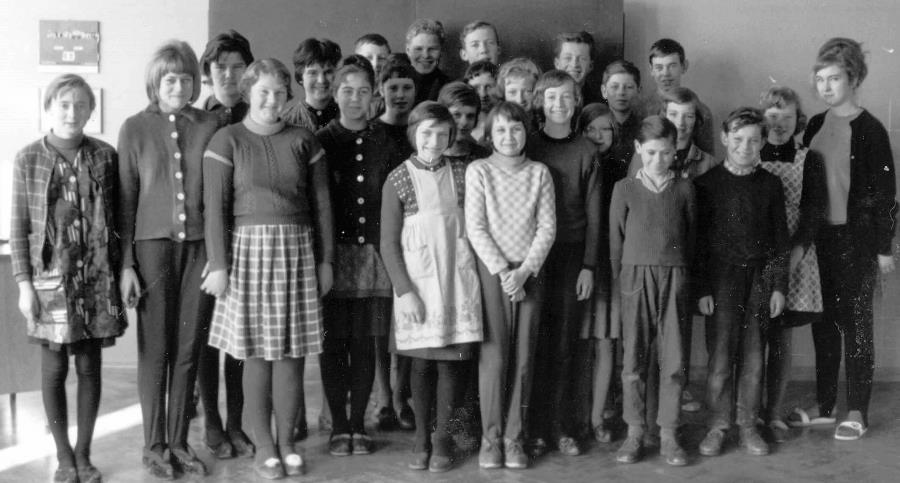 Klassenbild in neuer Schule in Verrenberg